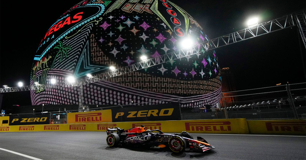 An F1 car races along the Strip at the Las Vegas Grand Prix