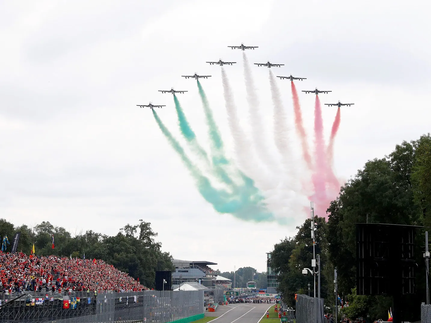 Watch the airshow over Monza at the F1 Italian Grand Prix from luxurious corporate hospitality